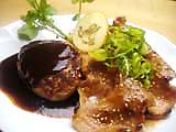 松阪産黒豚の生姜焼きとハンバーグのコンボ